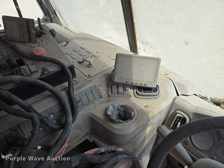 image for item EM7340 2017 Peterbilt 320 refuse truck