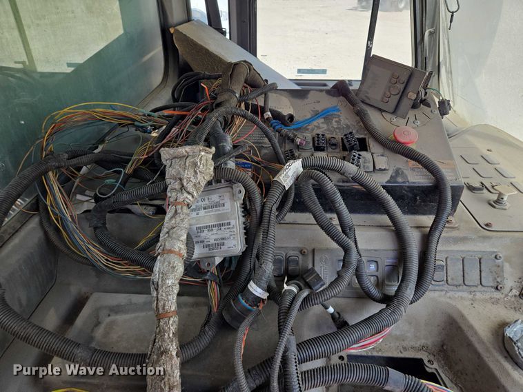 image for item EM7340 2017 Peterbilt 320 refuse truck