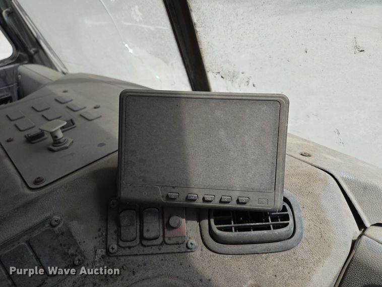 image for item EM7340 2017 Peterbilt 320 refuse truck