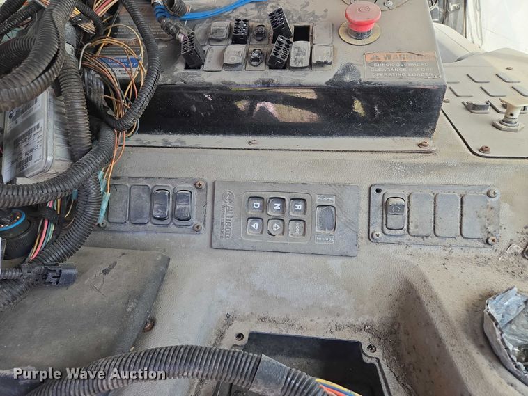 image for item EM7340 2017 Peterbilt 320 refuse truck