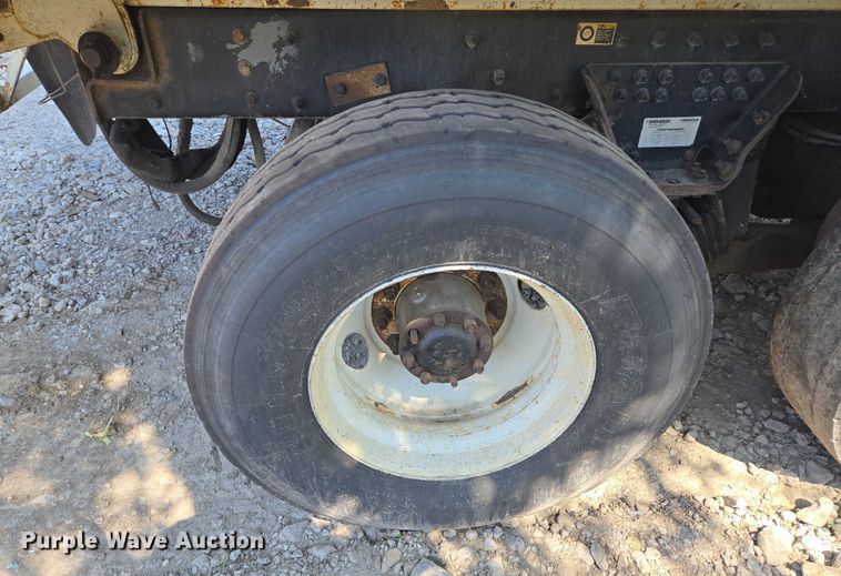 image for item EM7340 2017 Peterbilt 320 refuse truck