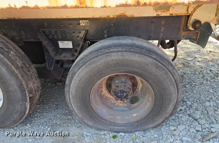 image for item EM7340 2017 Peterbilt 320 refuse truck