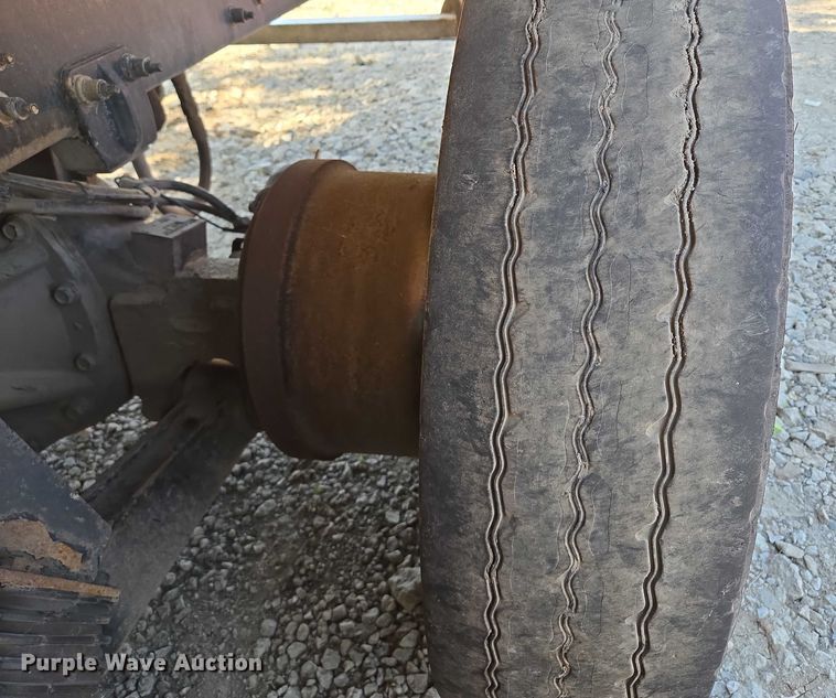 image for item EM7340 2017 Peterbilt 320 refuse truck