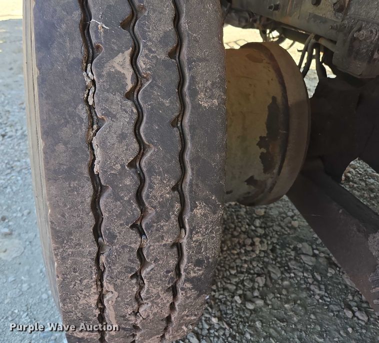 image for item EM7340 2017 Peterbilt 320 refuse truck