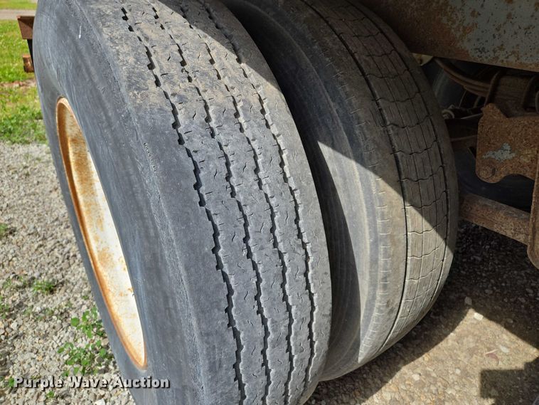 image for item EM7356 1998 Trailmobile dry van trailer