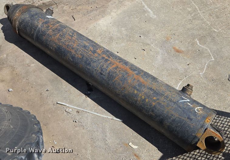 image for item EM7371 Parker hydraulic lift cylinder