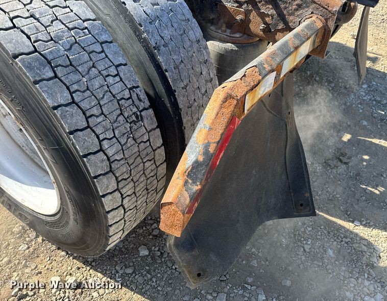 image for item EN4559 2016 Freightliner Cascadia Evolution semi truck