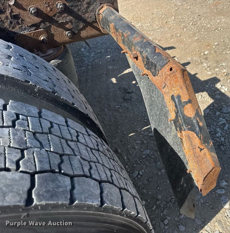 image for item EN4559 2016 Freightliner Cascadia Evolution semi truck