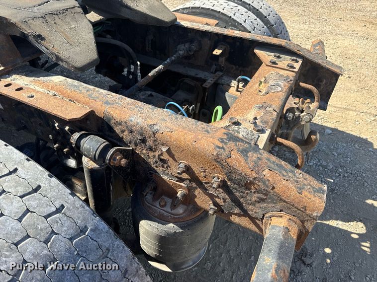 image for item EN4559 2016 Freightliner Cascadia Evolution semi truck