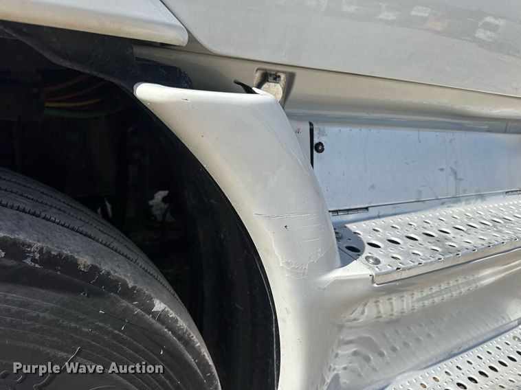 image for item EN4559 2016 Freightliner Cascadia Evolution semi truck