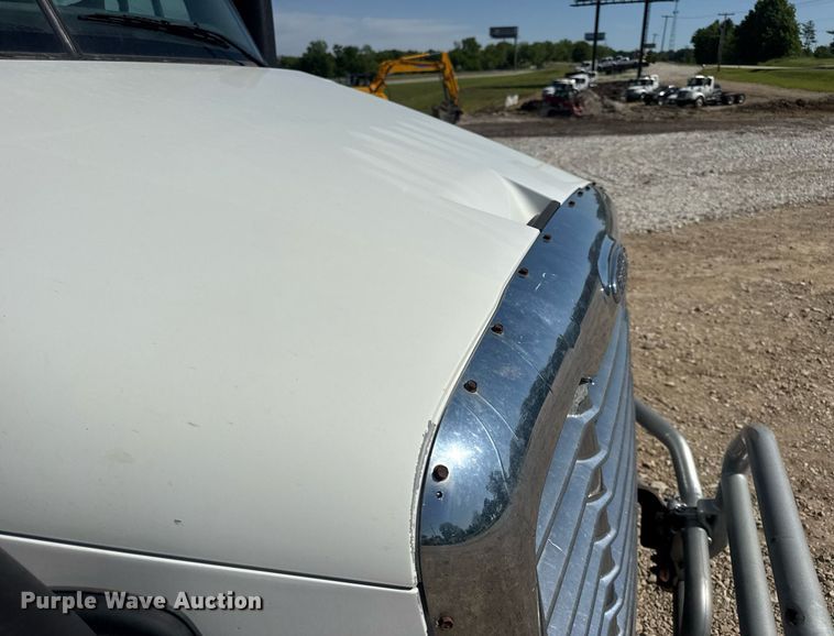 image for item EN4559 2016 Freightliner Cascadia Evolution semi truck