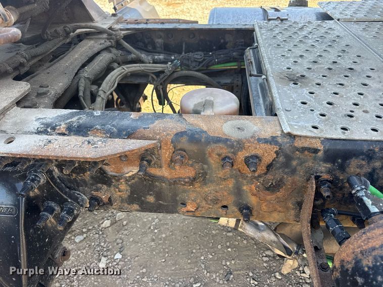 image for item EN4559 2016 Freightliner Cascadia Evolution semi truck