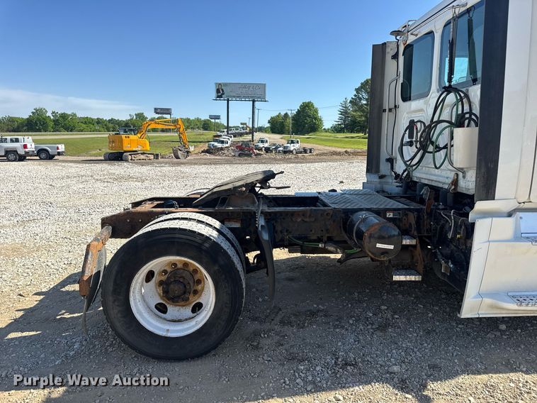 image for item EN4559 2016 Freightliner Cascadia Evolution semi truck