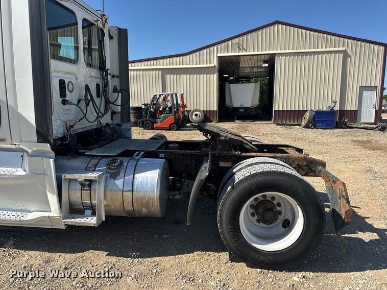 image for item EN4559 2016 Freightliner Cascadia Evolution semi truck