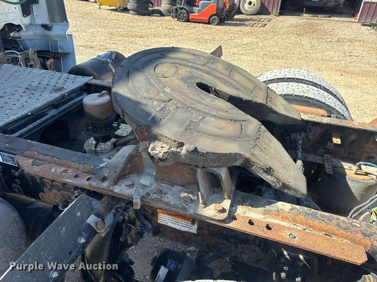 image for item EN4559 2016 Freightliner Cascadia Evolution semi truck