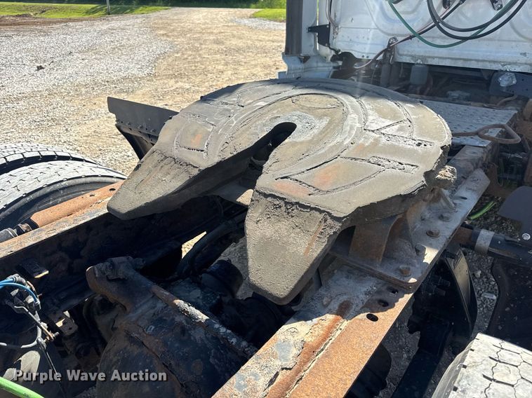 image for item EN4559 2016 Freightliner Cascadia Evolution semi truck