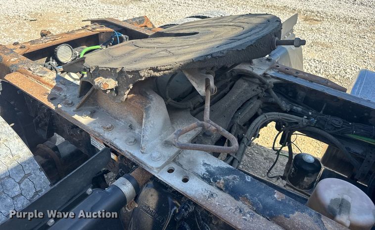 image for item EN4559 2016 Freightliner Cascadia Evolution semi truck