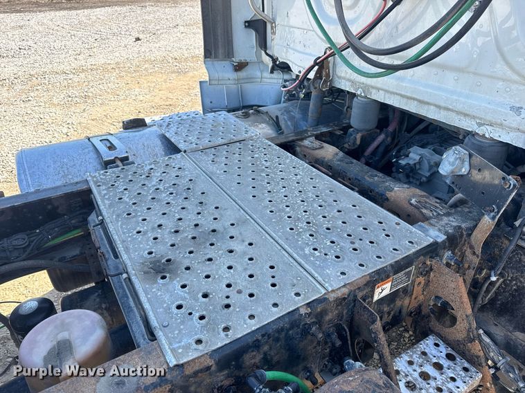 image for item EN4559 2016 Freightliner Cascadia Evolution semi truck