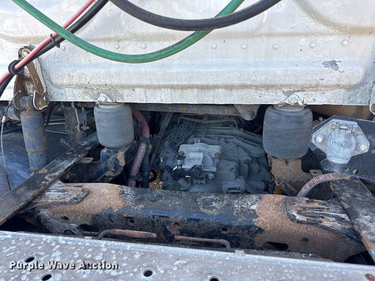 image for item EN4559 2016 Freightliner Cascadia Evolution semi truck