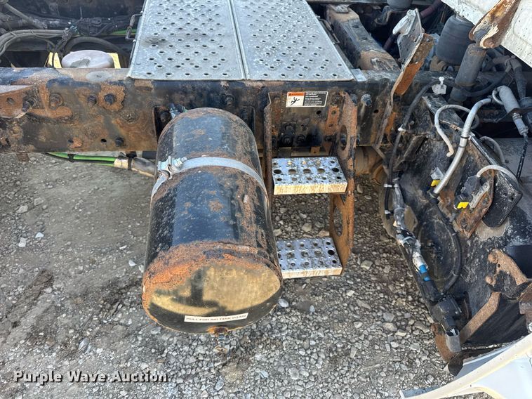 image for item EN4559 2016 Freightliner Cascadia Evolution semi truck