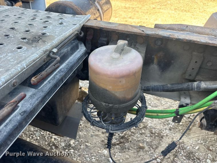 image for item EN4559 2016 Freightliner Cascadia Evolution semi truck