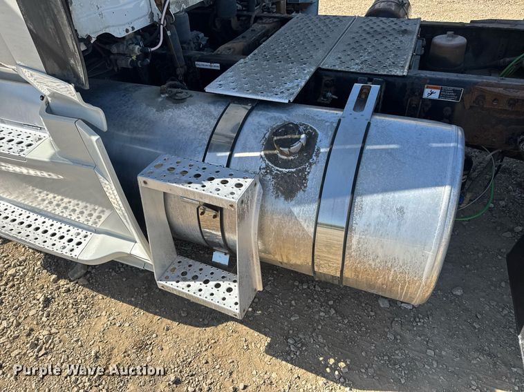 image for item EN4559 2016 Freightliner Cascadia Evolution semi truck