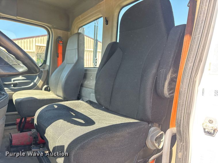 image for item EN4559 2016 Freightliner Cascadia Evolution semi truck