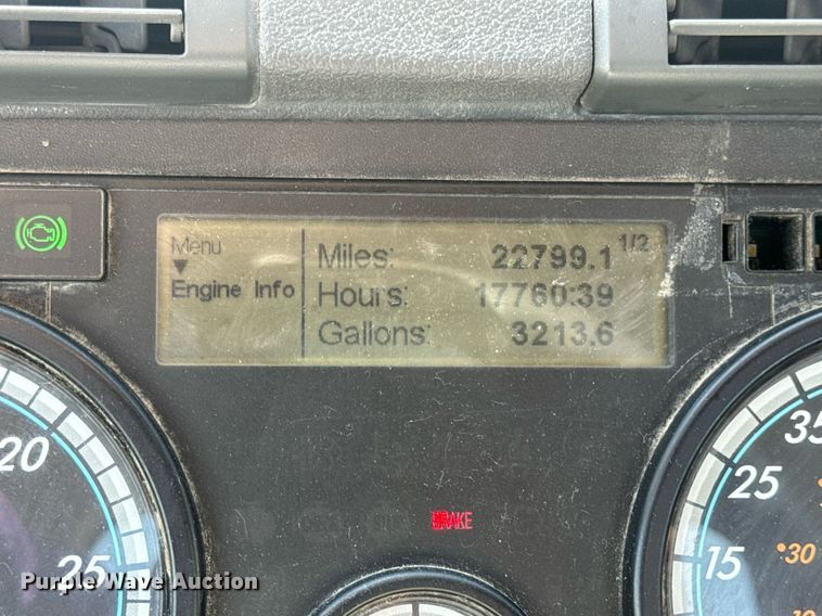 image for item EN4559 2016 Freightliner Cascadia Evolution semi truck