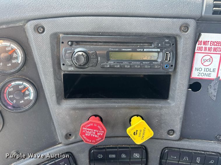 image for item EN4559 2016 Freightliner Cascadia Evolution semi truck