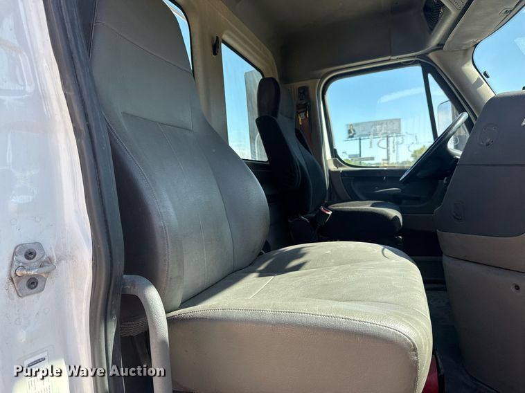 image for item EN4559 2016 Freightliner Cascadia Evolution semi truck