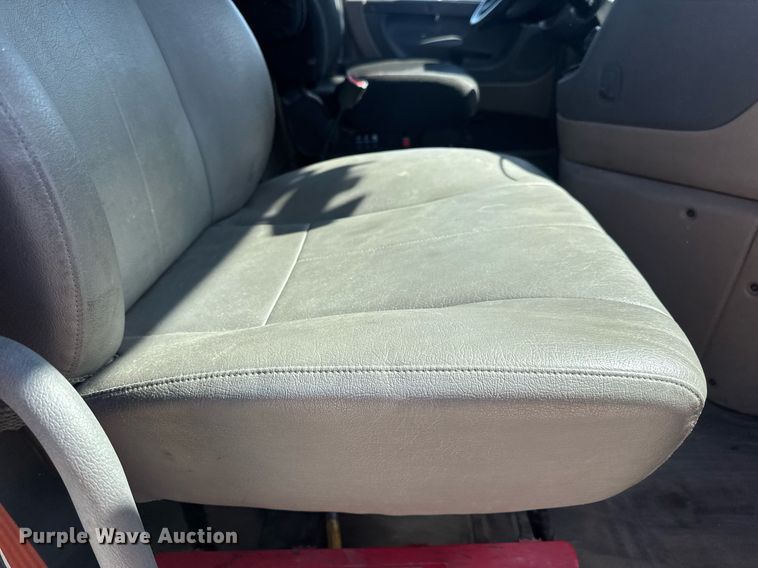 image for item EN4559 2016 Freightliner Cascadia Evolution semi truck