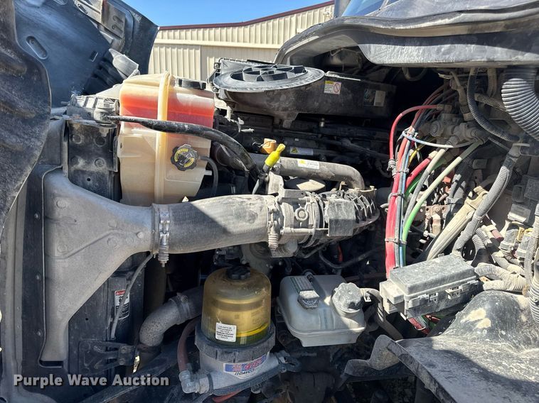 image for item EN4559 2016 Freightliner Cascadia Evolution semi truck