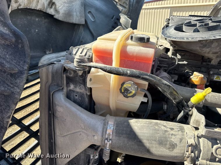 image for item EN4559 2016 Freightliner Cascadia Evolution semi truck