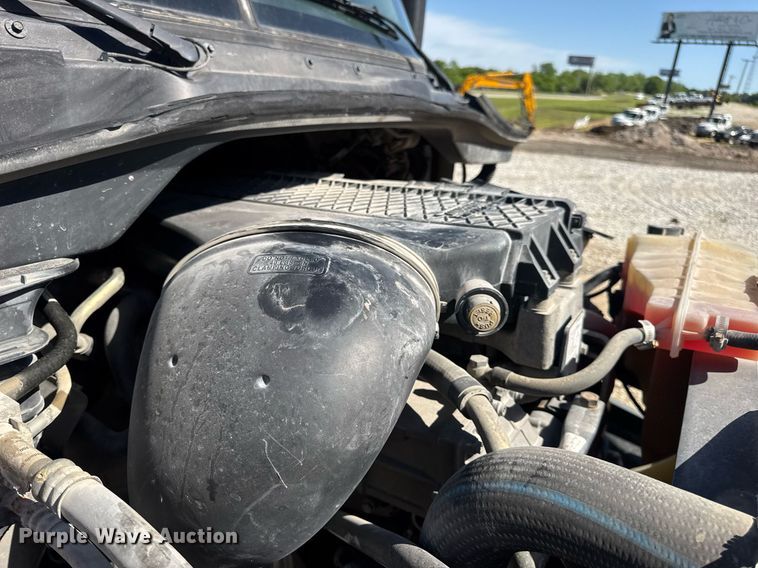 image for item EN4559 2016 Freightliner Cascadia Evolution semi truck