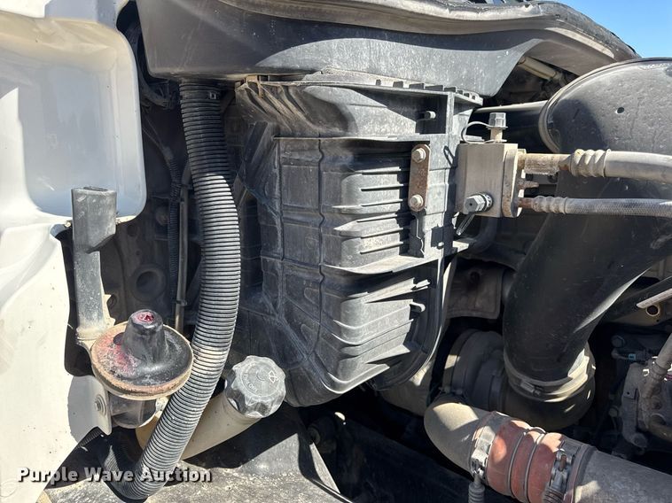 image for item EN4559 2016 Freightliner Cascadia Evolution semi truck