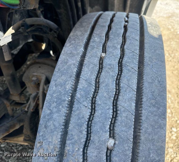 image for item EN4559 2016 Freightliner Cascadia Evolution semi truck