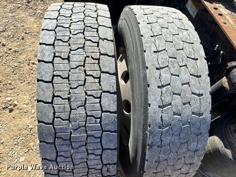 image for item EN4559 2016 Freightliner Cascadia Evolution semi truck