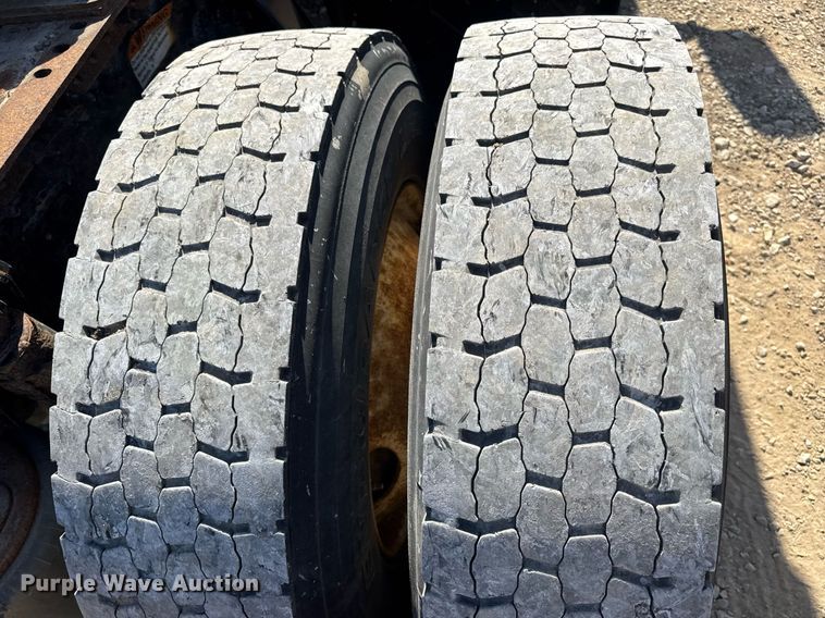 image for item EN4559 2016 Freightliner Cascadia Evolution semi truck