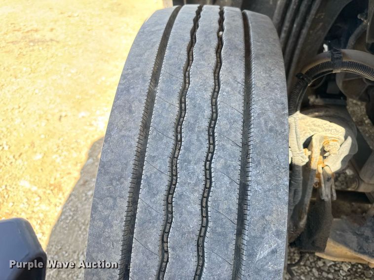 image for item EN4559 2016 Freightliner Cascadia Evolution semi truck