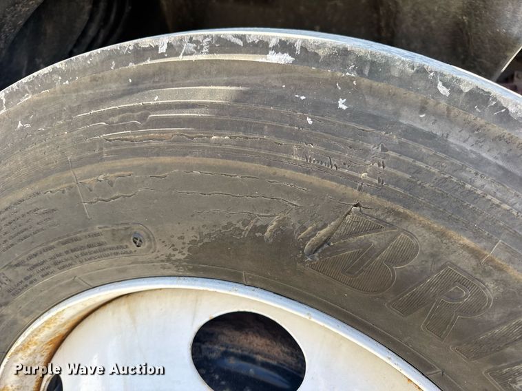 image for item EN4559 2016 Freightliner Cascadia Evolution semi truck