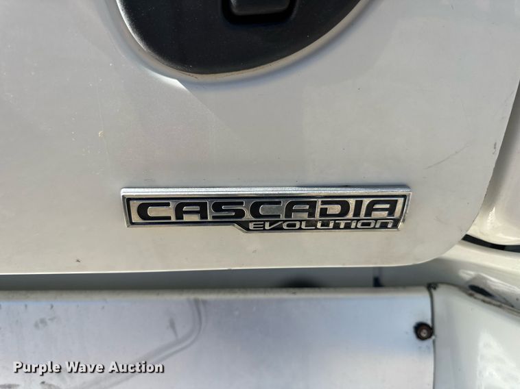 image for item EN4559 2016 Freightliner Cascadia Evolution semi truck