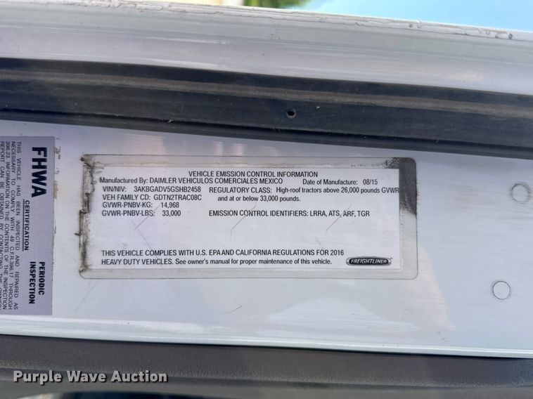 image for item EN4559 2016 Freightliner Cascadia Evolution semi truck