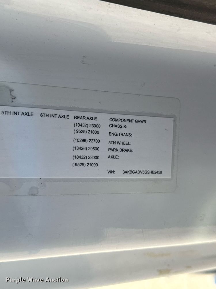 image for item EN4559 2016 Freightliner Cascadia Evolution semi truck