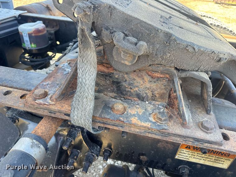 image for item EN4560 2016 Freightliner Cascades Evolution semi truck