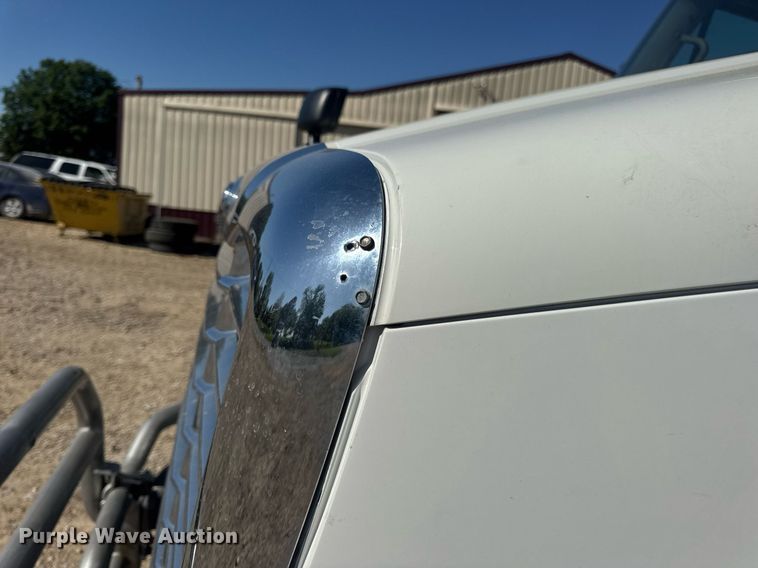 image for item EN4560 2016 Freightliner Cascades Evolution semi truck