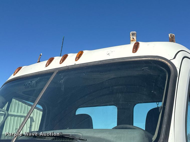 image for item EN4560 2016 Freightliner Cascades Evolution semi truck