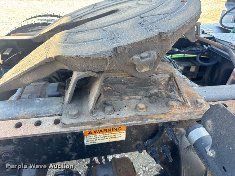 image for item EN4560 2016 Freightliner Cascades Evolution semi truck