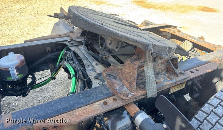 image for item EN4560 2016 Freightliner Cascades Evolution semi truck