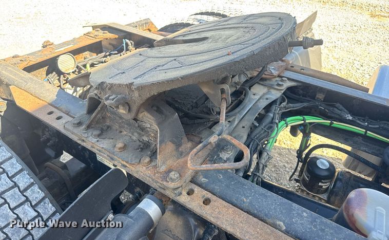 image for item EN4560 2016 Freightliner Cascades Evolution semi truck