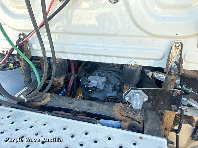 image for item EN4560 2016 Freightliner Cascades Evolution semi truck